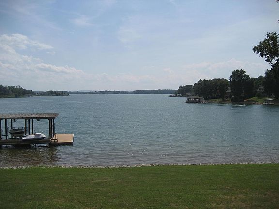 3rd image of 104 Gross Point Dr