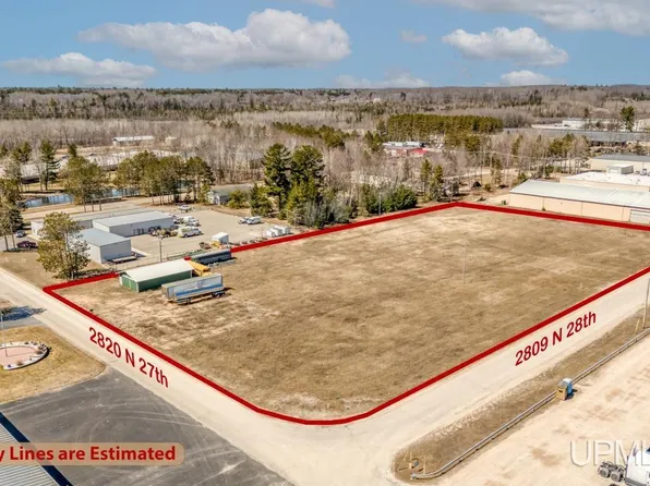 2809 N 28th St, Escanaba, MI 49829