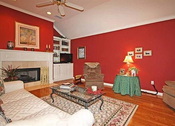 3rd image of 3313 Oak Village Dr
