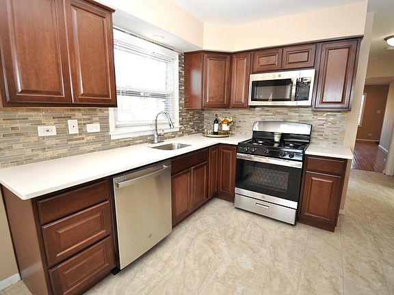 5th image of 326 Prairie Ave
