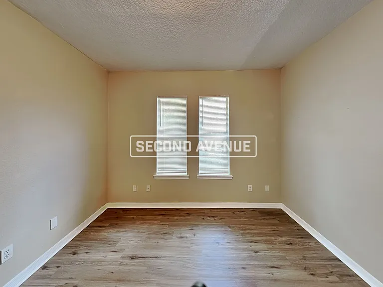 1740 N Myrtle Ave — Photo 11