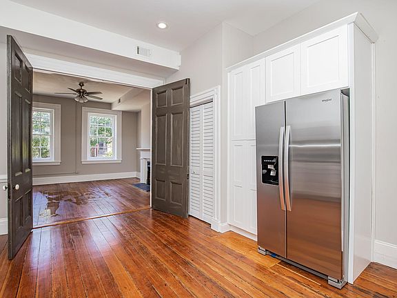 4th image of 10 W Clay St