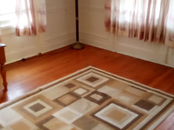 5th image of 126 Oakley Ave