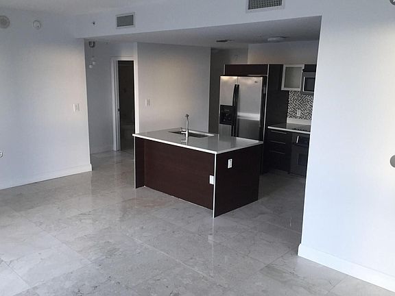 3rd image of 1900 N Bayshore Dr APT 2021