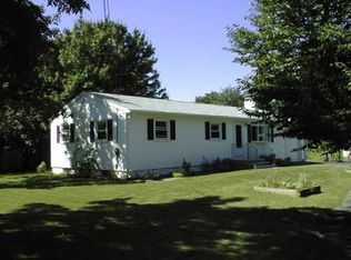 18 Suzanne Dr, Portsmouth, NH 03801