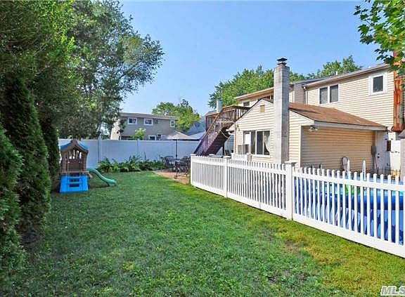 2nd image of 2038 De Wolfe Pl