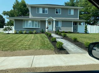 31 Rita Cres, Commack, NY 11725