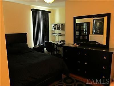 4th image of 627 Morris Park Ave
