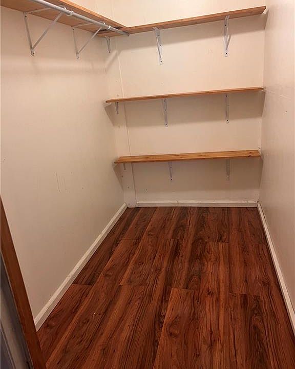 2nd image of 130 Shorewood Cir