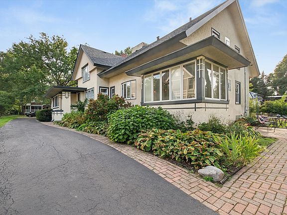 3rd image of 310 N Delaplaine Rd