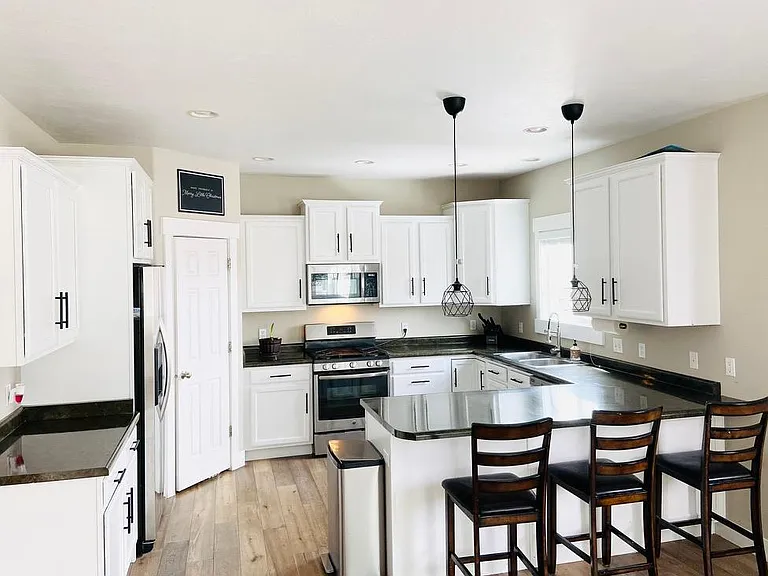 543 W Crenshaw Way — Photo 5