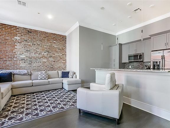2nd image of 628 Baronne St #202