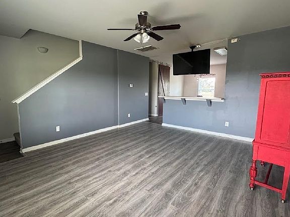 4th image of 271 Woodland Trl