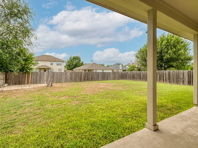 211 Hanstrom Dr — Photo 28