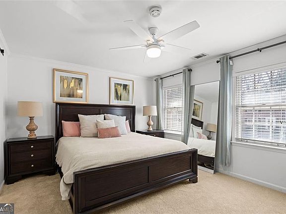 5th image of 1105 Clairemont Ave APT P