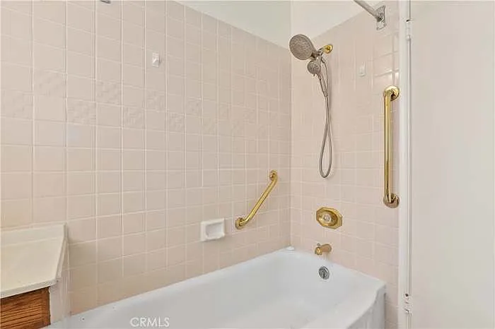 10025 Burnet Ave — Photo 16