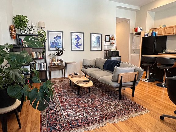 2nd image of 1280 N Milwaukee Ave #4A