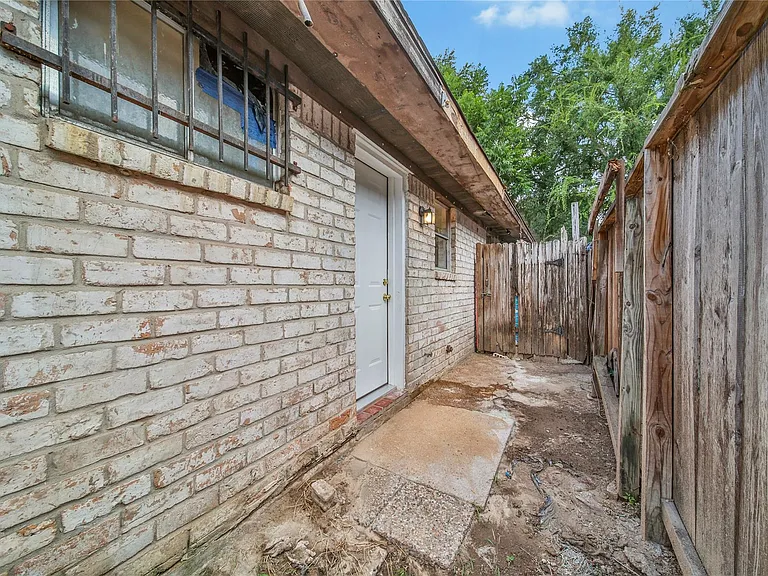 10006 Neuens Rd #1 — Photo 18