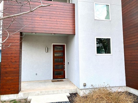 3rd image of 640 Leigh St