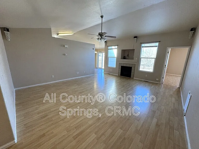 1305 Lords Hill Dr — Photo 7