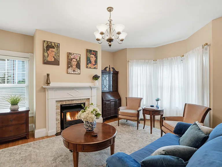 28 Alumni Ave — Photo 11