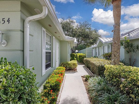 4th image of 1654 SW Waterfall Boulevard