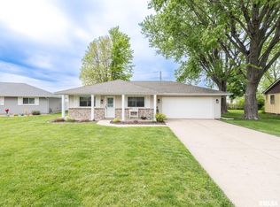 3819 S Paramount Rd, Bartonville, IL 61607