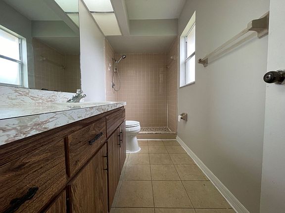 5th image of 705 Midiron Ln
