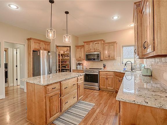 3rd image of 2297 W Cothrell St