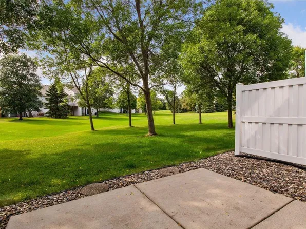 486 Wilderness Dr, Chaska, MN 55318