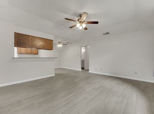 411 S Las Vegas Trl, White Settlement, TX 76108