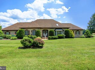 400 Ragged Edge Rd, Chambersburg, PA 17202