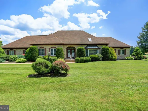 400 Ragged Edge Rd, Chambersburg, PA 17202