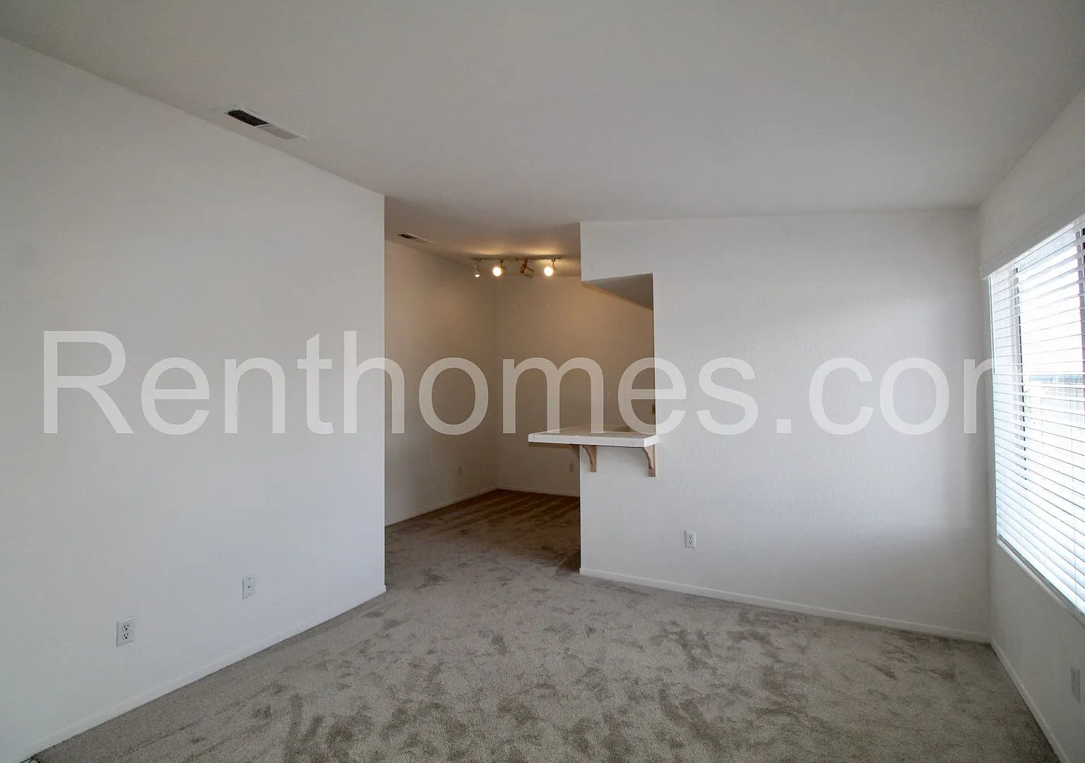 North Park, 4360 Oregon Street #5 - Gar, AC, Washer/Dryer! — Photo 4