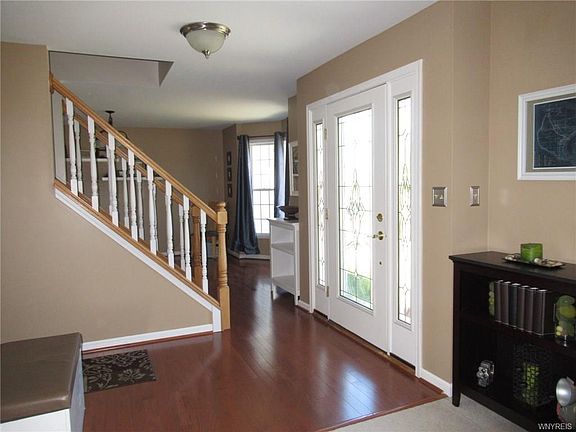 3rd image of 50 Island Park Cir