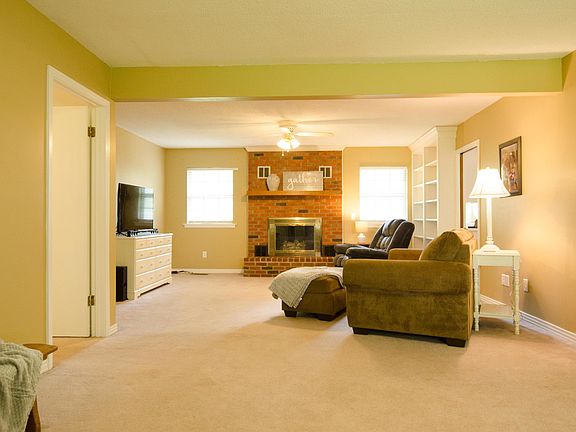 3rd image of 203 Arrow Dr