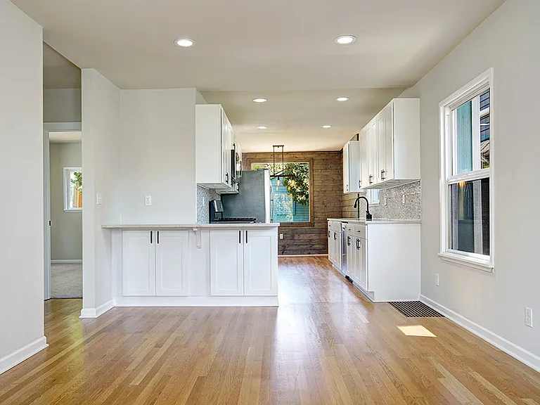 4120 Interlake Ave N — Photo 5