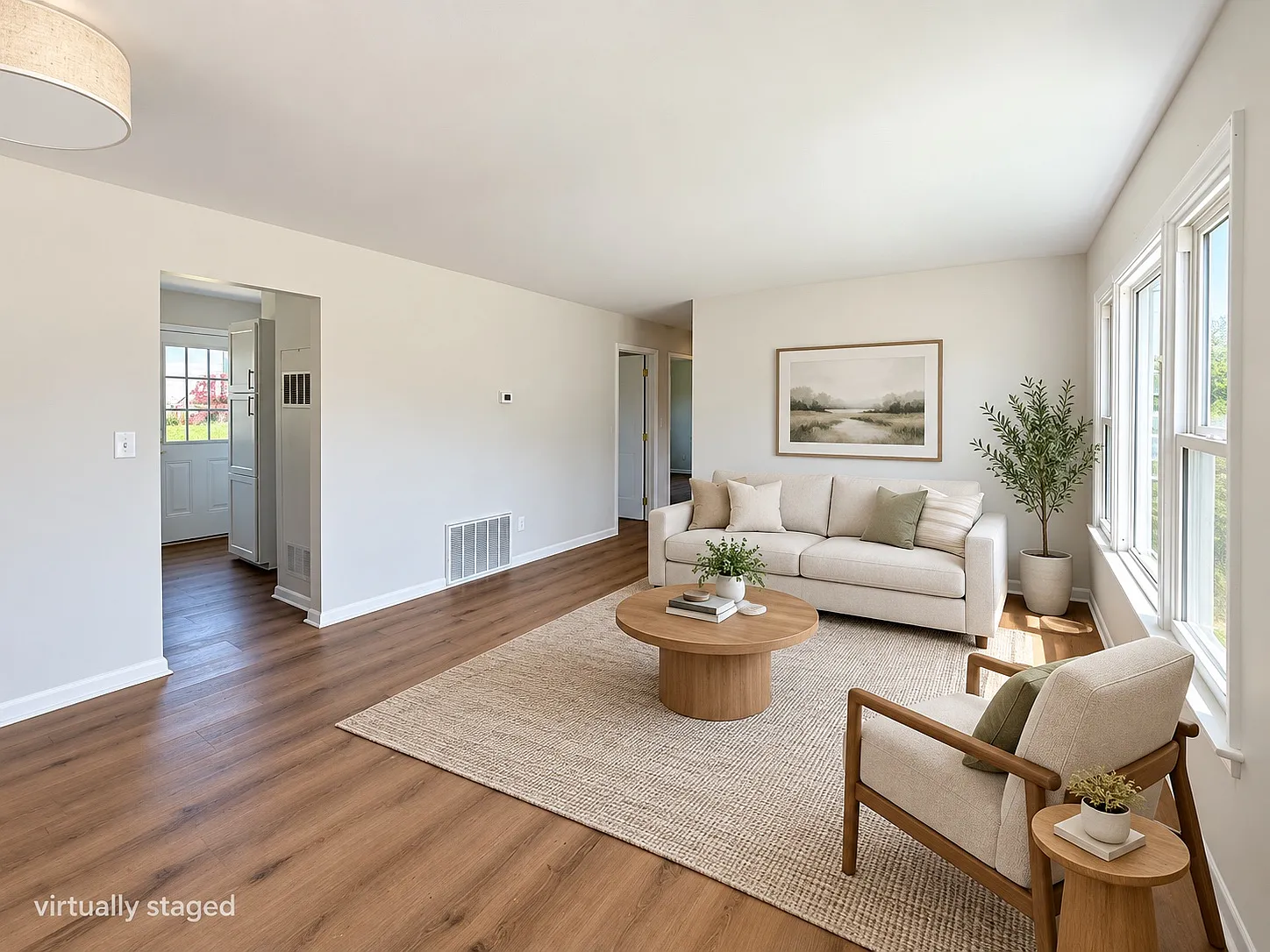 3 bed, 947 sqft, $1,745 — Photo 2