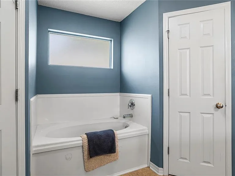8650 Hamilton Bridges Dr S — Photo 18