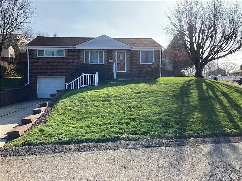 1042 Franklin Ave photo 1