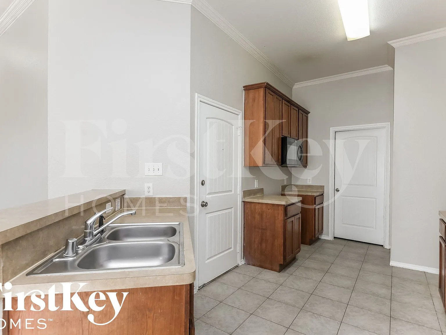 4 bed, 2.0 bath, 1582 sqft, $1,970 — Photo 4