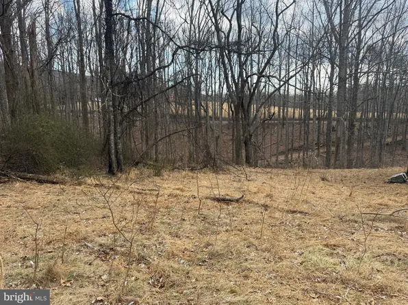 545 Hank Ln, Berkeley Springs, WV 25411