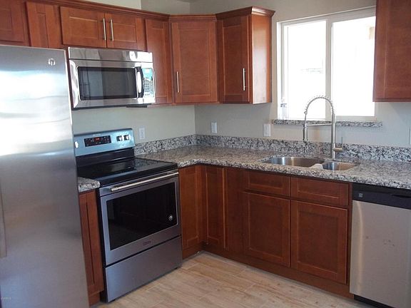 3rd image of 28 E Southgate Ave