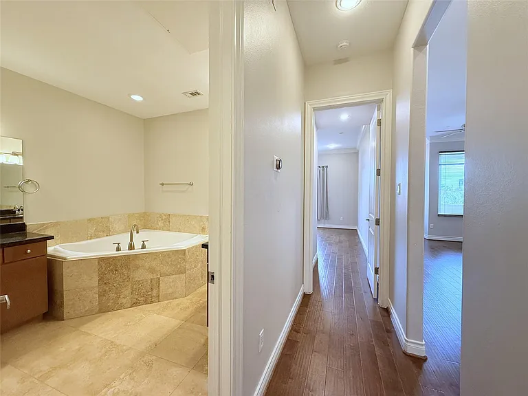 510 Lovett Blvd #204 — Photo 8