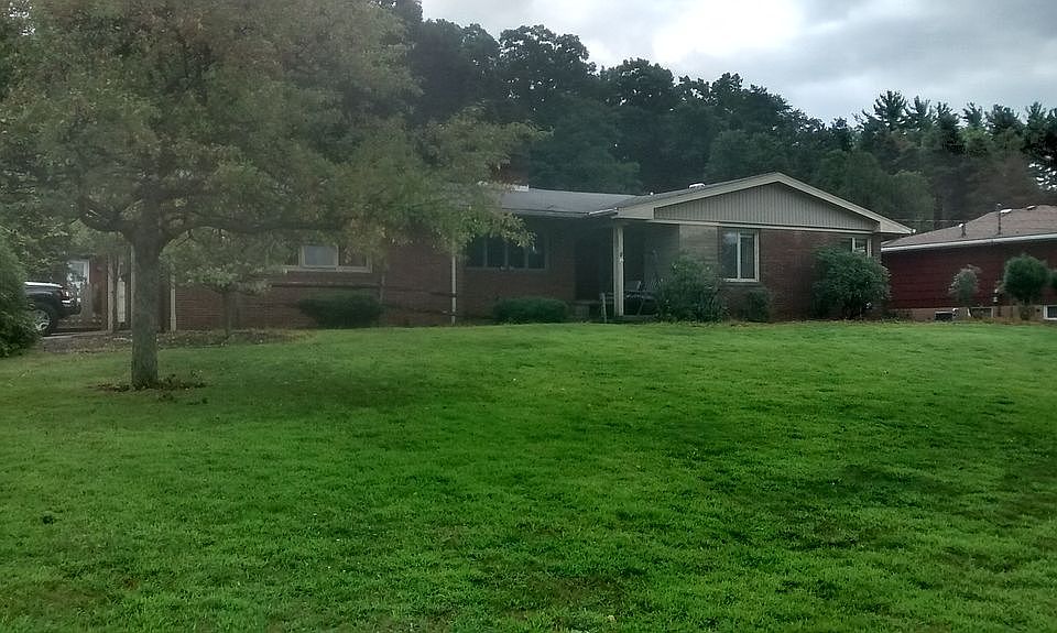 1st image of 621 S 2nd St