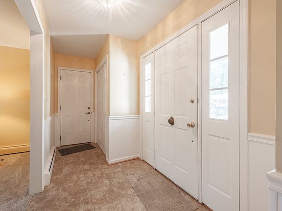 3rd image of 1423 E Clairmont Pl