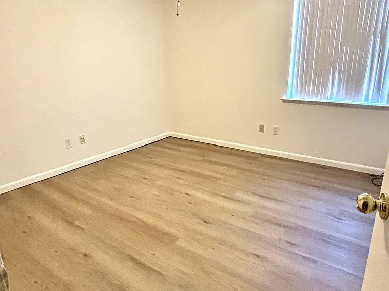 401 Crystal Ln — Photo 6