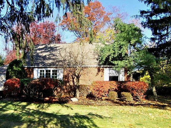 3rd image of 6 Brookside Ave