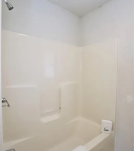 1324 Whitsett St — Photo 2