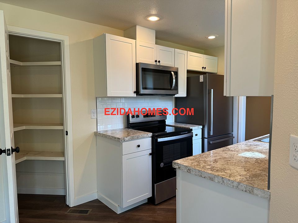 1st image of 537 W Cobblestone Pl
